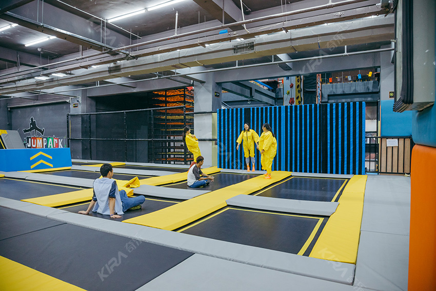 蹦床運動公園粘粘墻